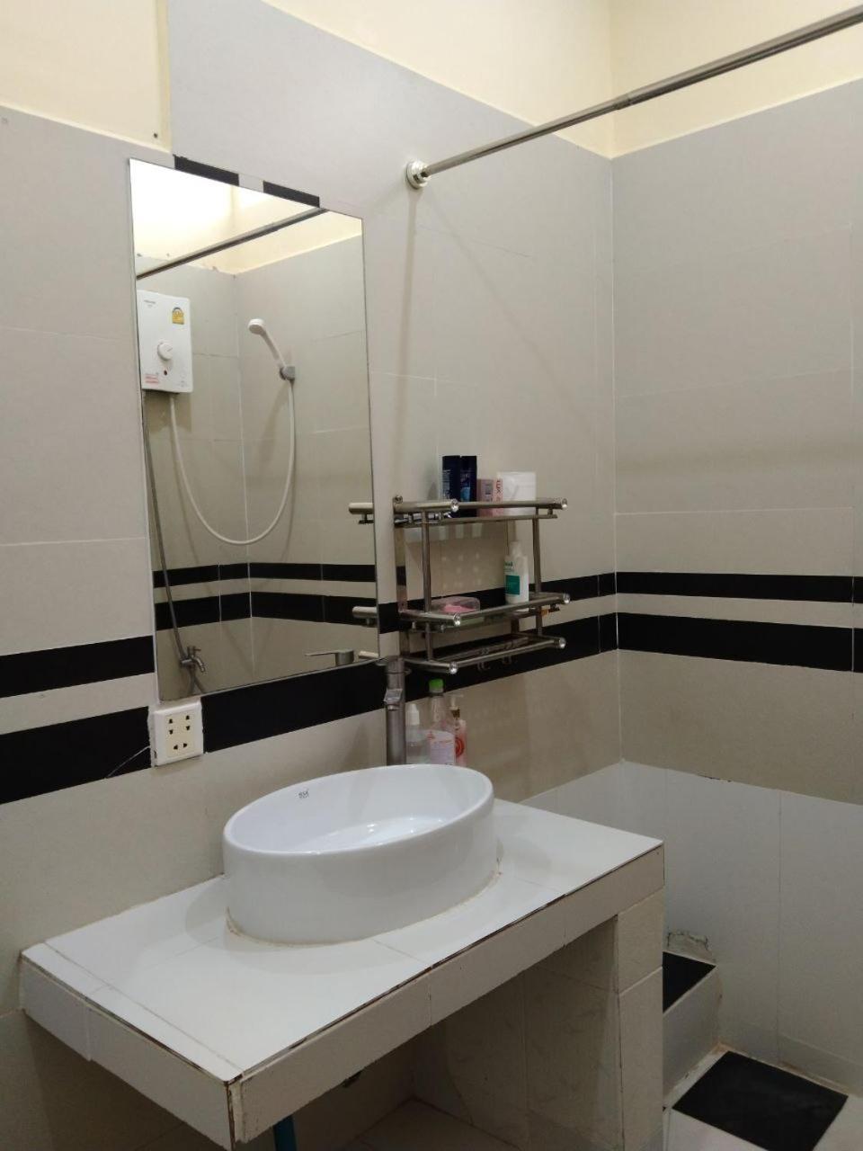 Room 12 - Studio In A Villa 5Mn Walk From The Royal Palace With Swimming Pool Phnom Penh Exterior foto